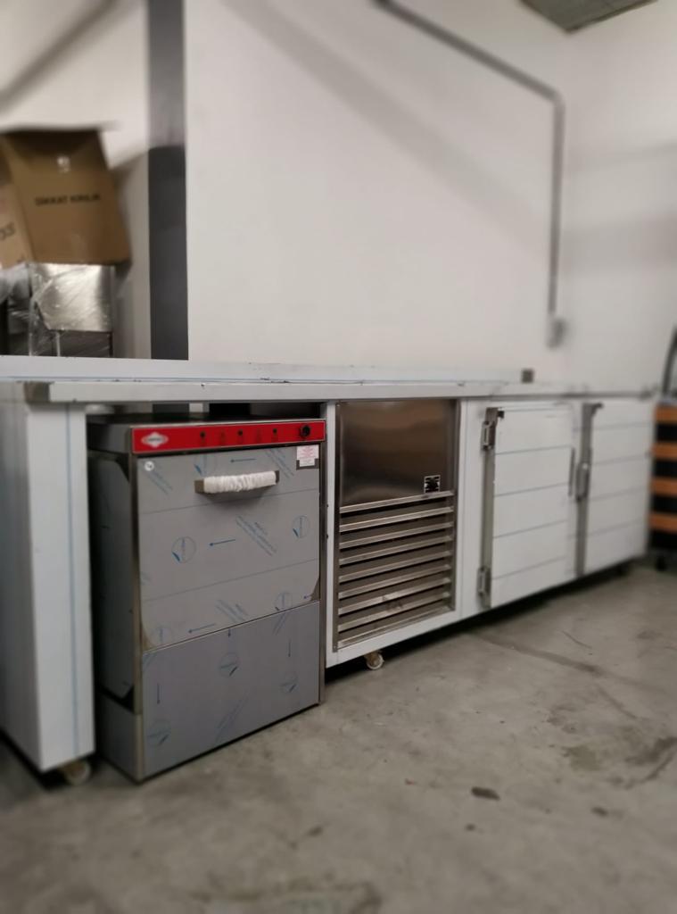 Plan de travail réfrigéré professionnel neuf-jamais utiliser, Maison & Meubles, Cuisine | Cuisines complètes, Comme neuf, Enlèvement ou Envoi