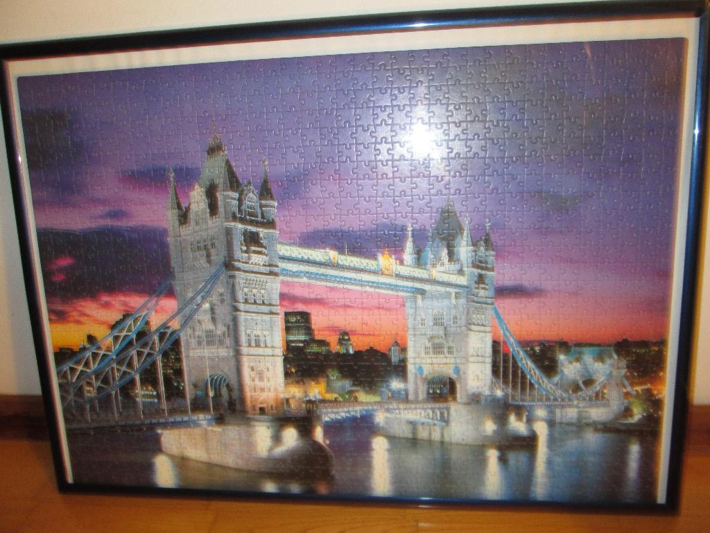 Cadre avec puzzle "Tower bridge"., Maison & Meubles, Accessoires pour la Maison | Cadres, Comme neuf, 50 à 75 cm, 50 à 75 cm, Synthétique