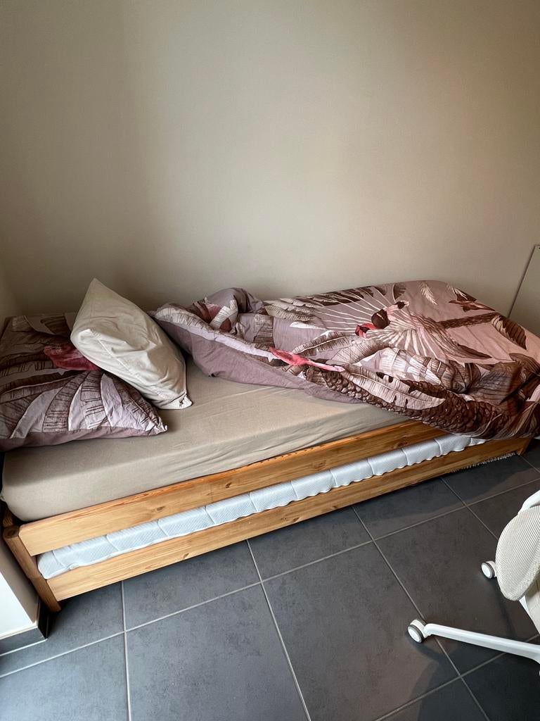 Single double Bed + 2 matrassen GRATIS, Huis en Inrichting, Slaapkamer | Bedden, Ophalen, Zo goed als nieuw