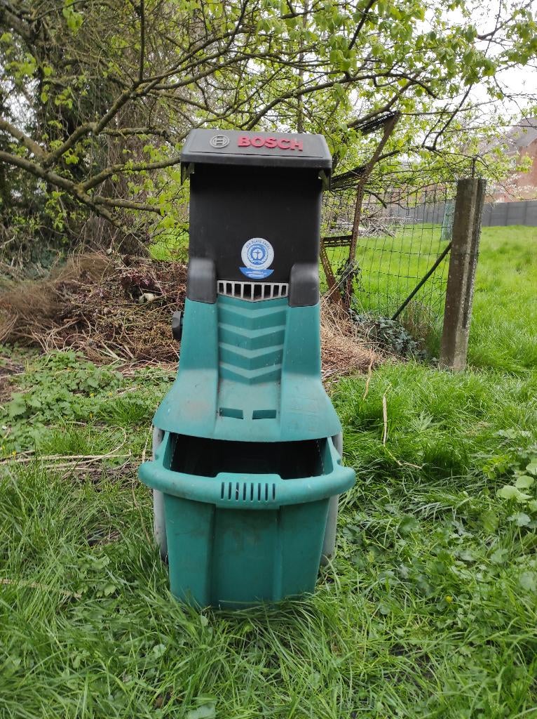 Broyeur pour végétaux, Jardin & Terrasse, Enlèvement, Utilisé, BOSCH, Bac de ramassage