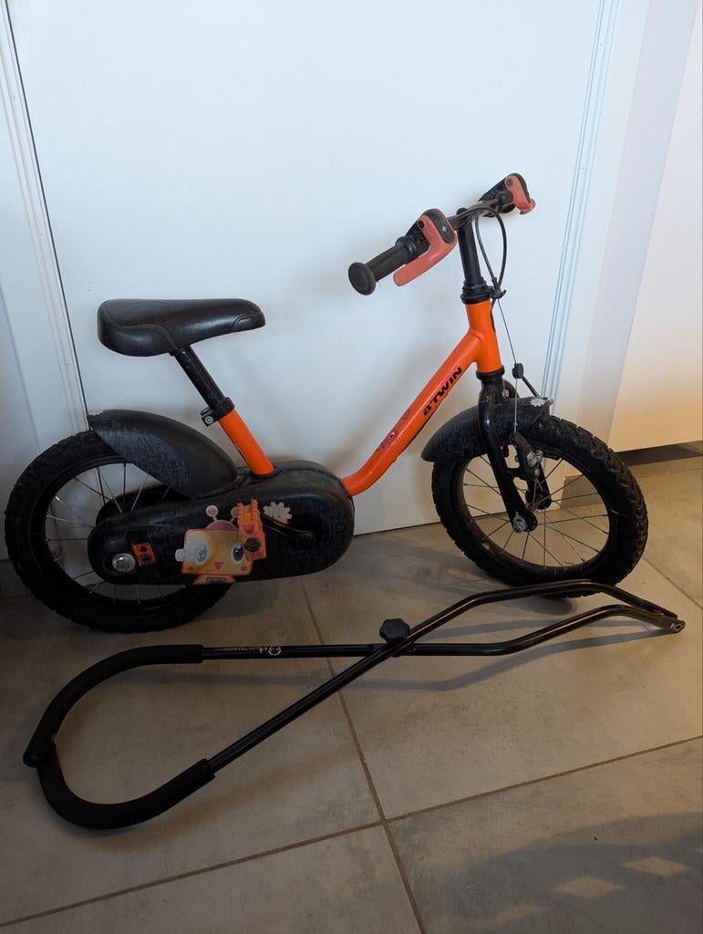 B twin 16 pouces et sa barre de maintien, Vélos & Vélomoteurs, Enlèvement