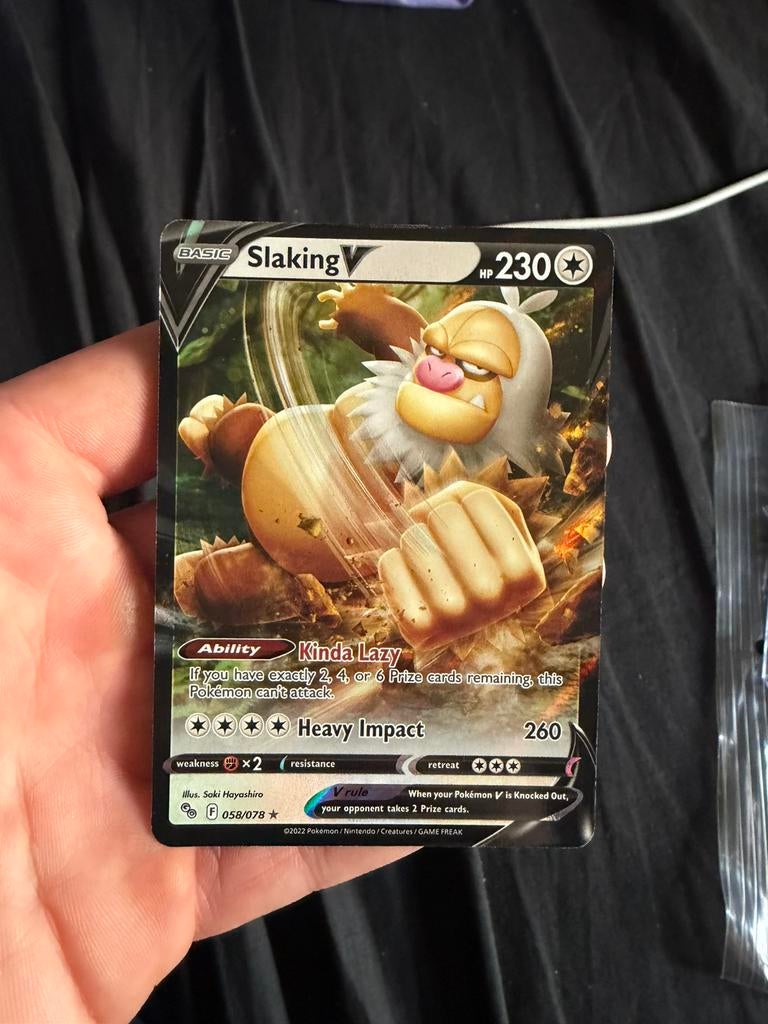 Slaking V (Pokemon Go), Hobby en Vrije tijd, Ophalen of Verzenden, Zo goed als nieuw, Losse kaart, Foil
