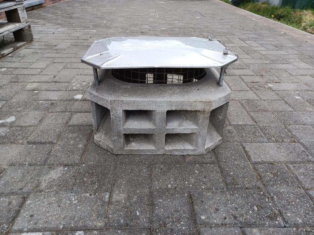 Betonkap RAAB voor schoorsteen 35x45, Doe-het-zelf en Bouw, Ophalen, Overige materialen, Overige typen, Zo goed als nieuw