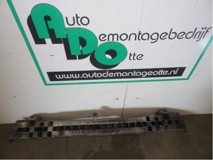 Cadre pare-chocs arrière d'un Renault Clio (Clio 3 06-), Renault, -, 3 mois de garantie, Utilisé