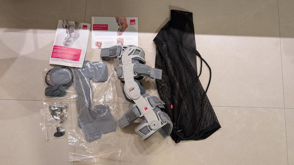 Medi M.4s Comfort Kniebrace – Professionele Rigid Brace, Diversen, Braces, Ophalen of Verzenden, Zo goed als nieuw
