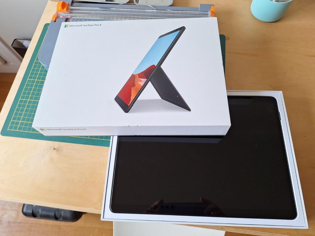 Microsoft Surface Pro X - BATTERY DOES NOT CHARGE, Computers en Software, Windows Laptops, Ophalen, 12 inch, Microsoft