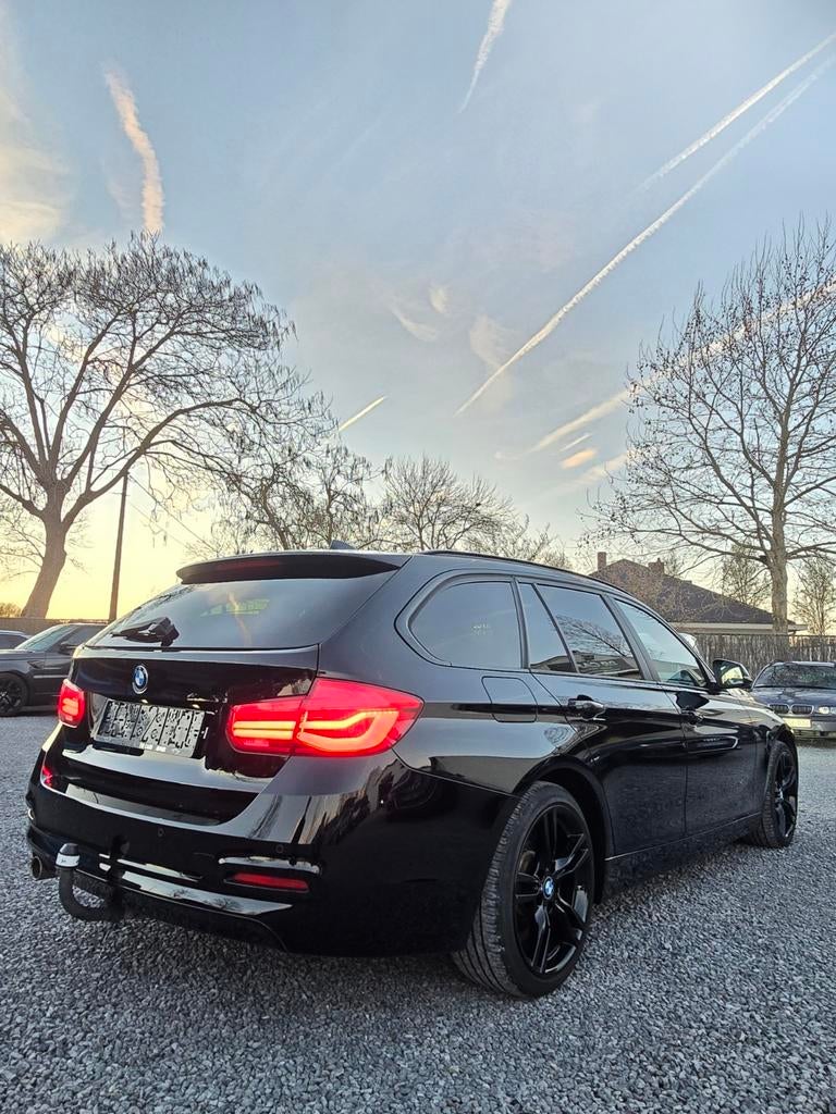 BMW 318IA BREAK-SPORTLINE//NAVI-PDC-LED//CRUIS-TREKHAAK, Achterwielaandrijving, Zwart, Bedrijf, 3 Reeks