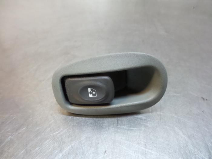 Commutateur vitre électrique d'un Renault Scenic (Scenic 99, Autos : Pièces & Accessoires, Tableau de bord & Interrupteurs, Renault