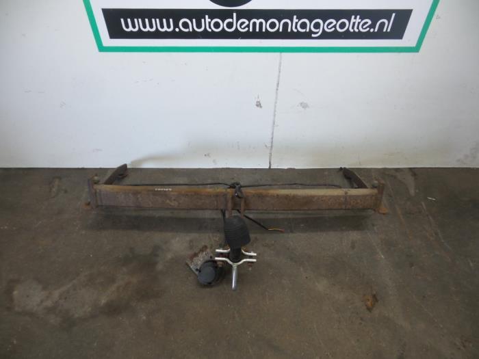 Crochet d'attelage d'un Toyota Corolla Verso, -, Toyota, Utilisé, -