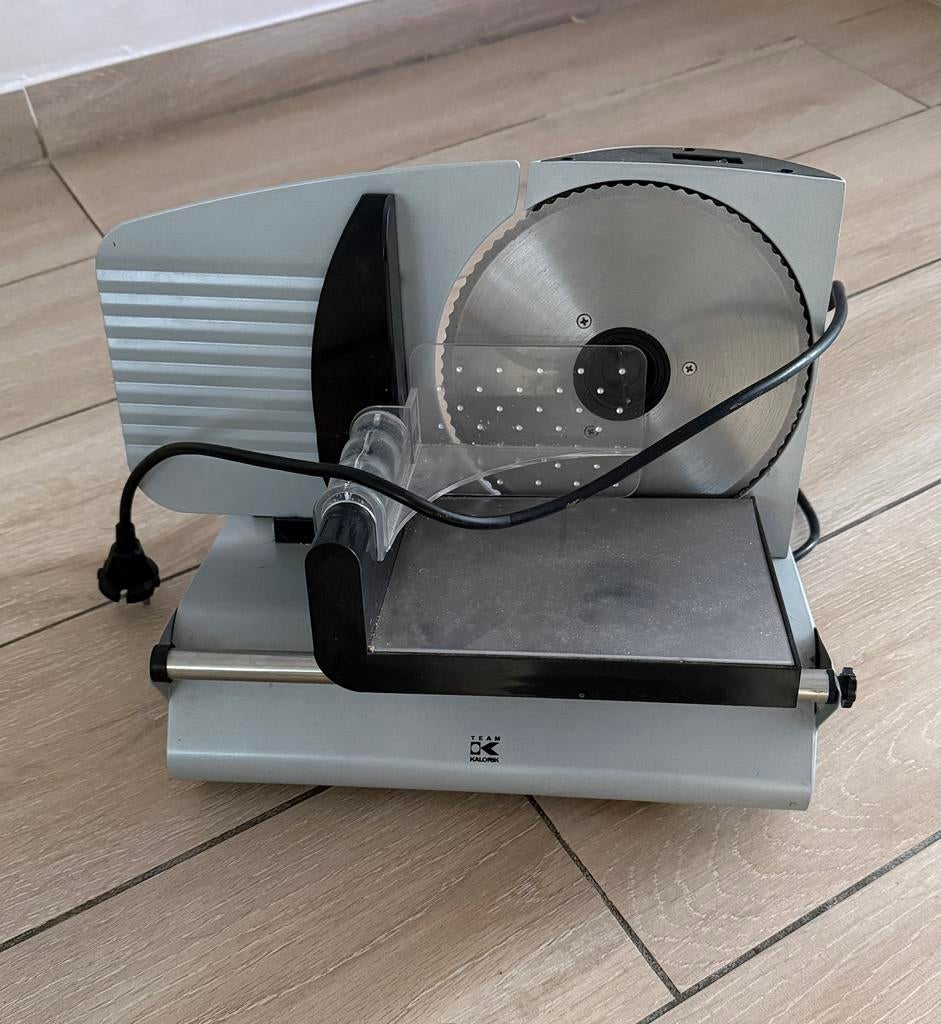 Team Kalorik Elektrische snijmachine, instelwiel 0-15 mm,, Babygeluk, Ophalen of Verzenden, Zo goed als nieuw, W