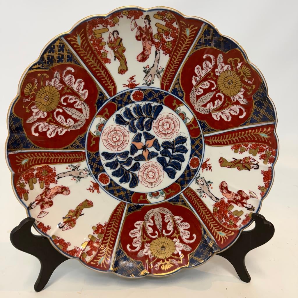 Assiette en porcelaine Imari dorée et festonnée, Antiquités & Art, Enlèvement ou Envoi