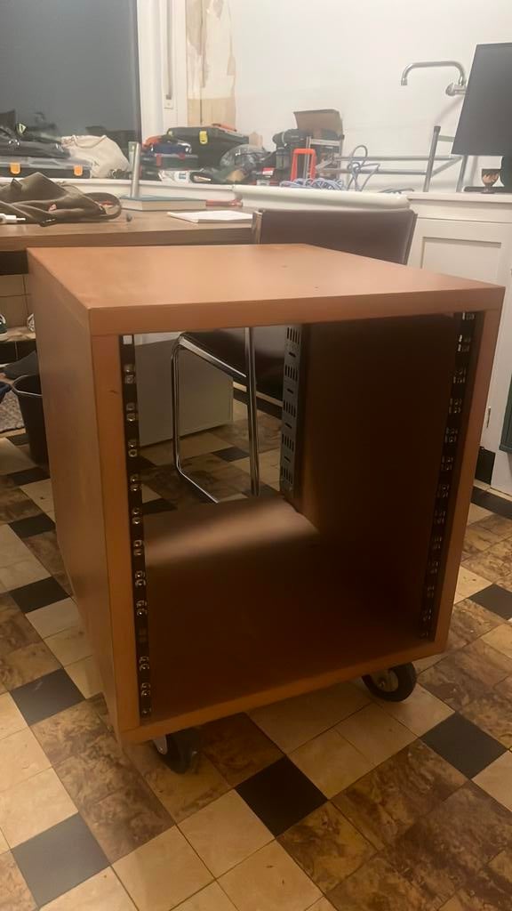 Rack robuste de 19 pouces avec roues de haute qualité, Enlèvement, Comme neuf