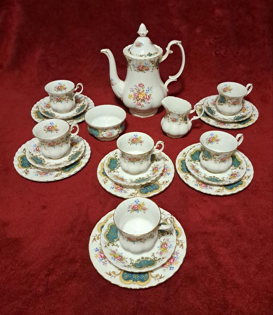 Royal albert, Antiek en Kunst, Antiek | Servies compleet, Ophalen of Verzenden