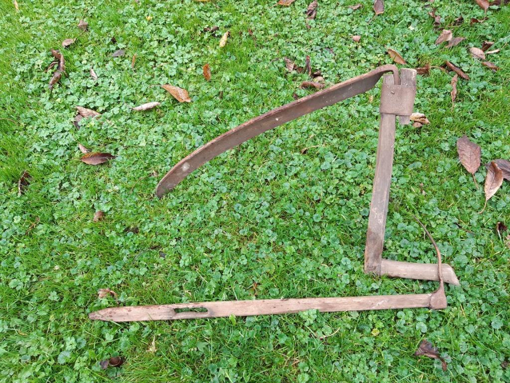 Antieken zeis met korte steel, Ophalen