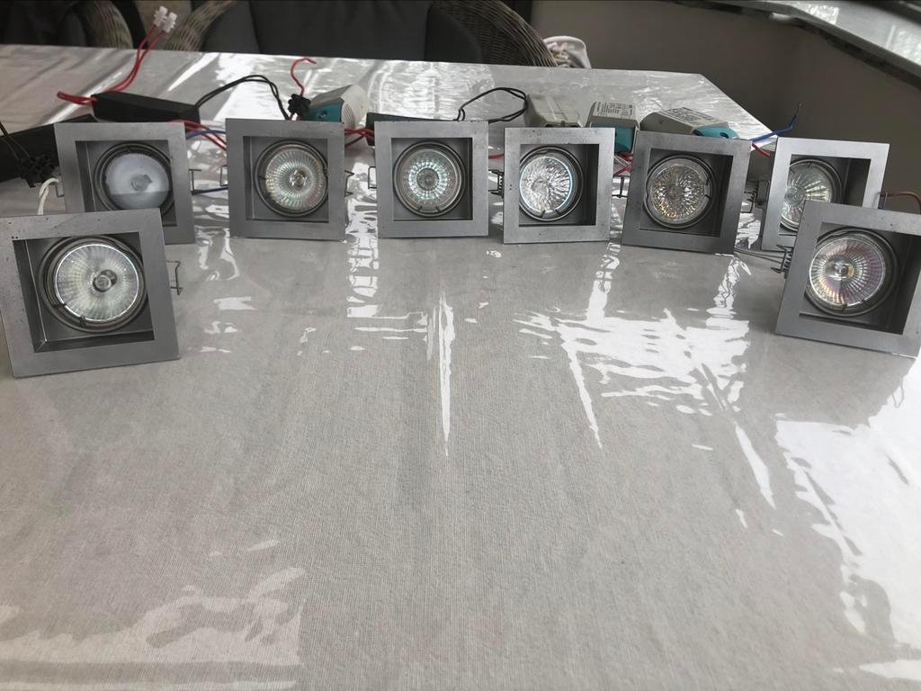 8 grijskleurige spotjes met transfo, Ophalen