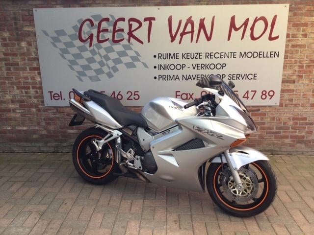 Honda VFR 800, 2003, 4 cilinders, Motorrijbewijs A, Bedrijf, Meer dan 35 kW