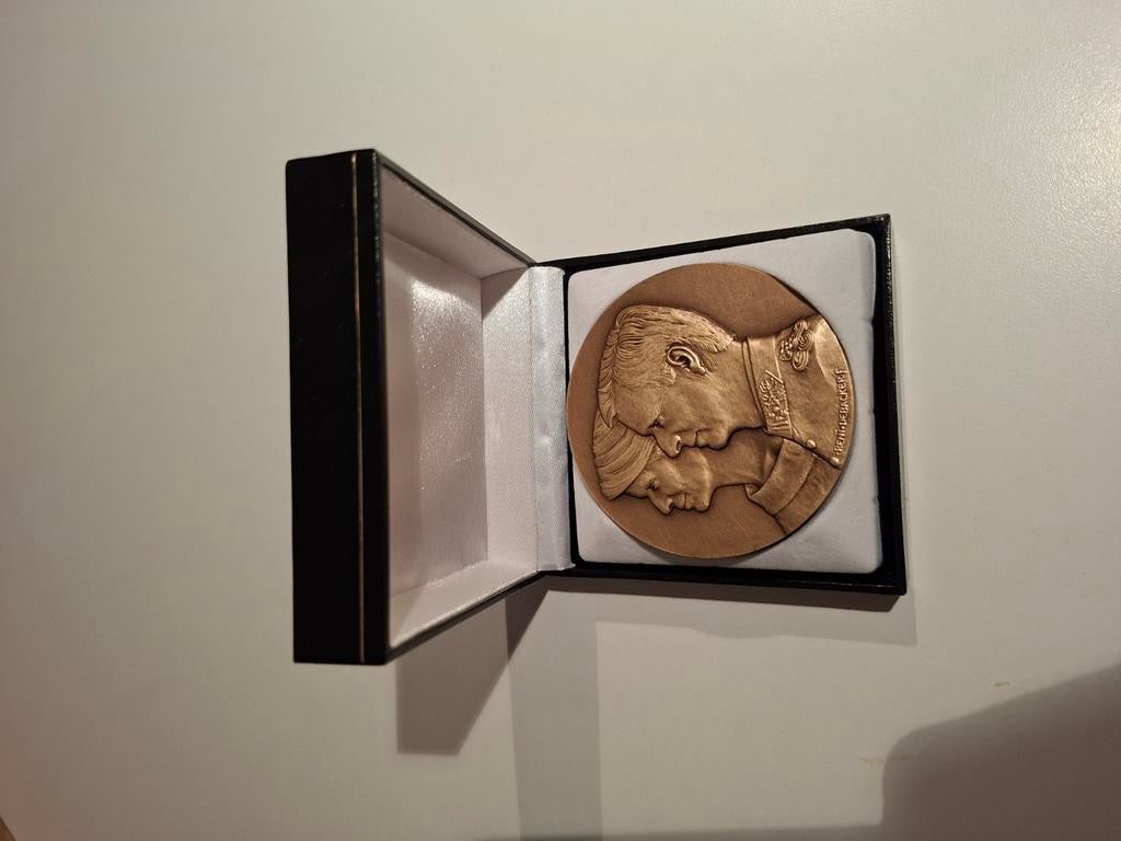 Bronzen herdenkingspenning Filip en Mathilde, Postzegels en Munten, Ophalen