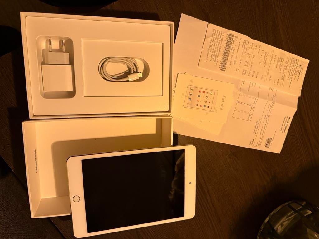 Ipad mini 4 64GB nieuwe apple lader met aankoopfactuur, Computers en Software, Apple iPads, Gebruikt, 8 inch, Ophalen of Verzenden