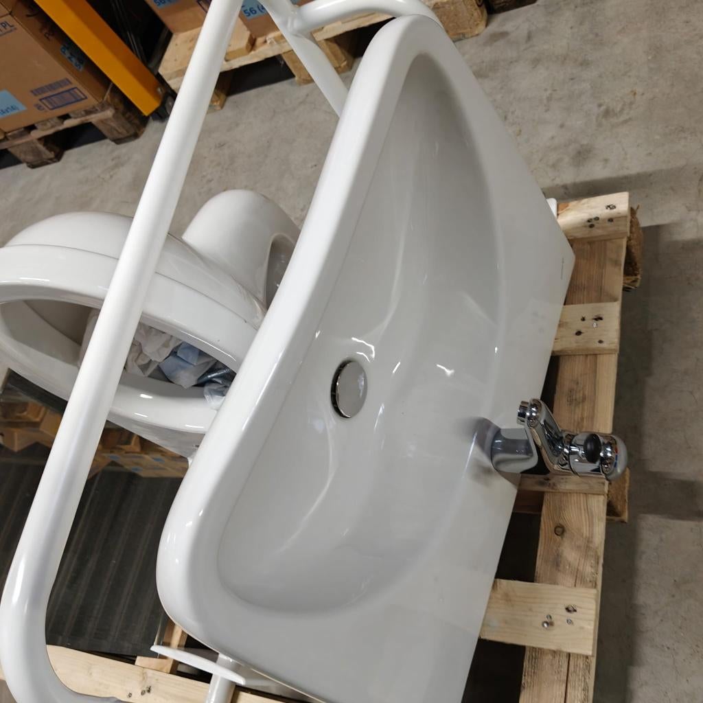 toonzaalmodel  zorg lavabo,wc en spiegel, Huis en Inrichting, Badkamer | Badkamermeubels, Ophalen, Nieuw, Wasbak of Wastafel