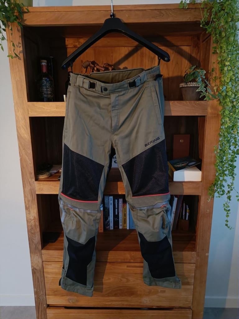 Motorbroek Bering, Motoren, Ophalen