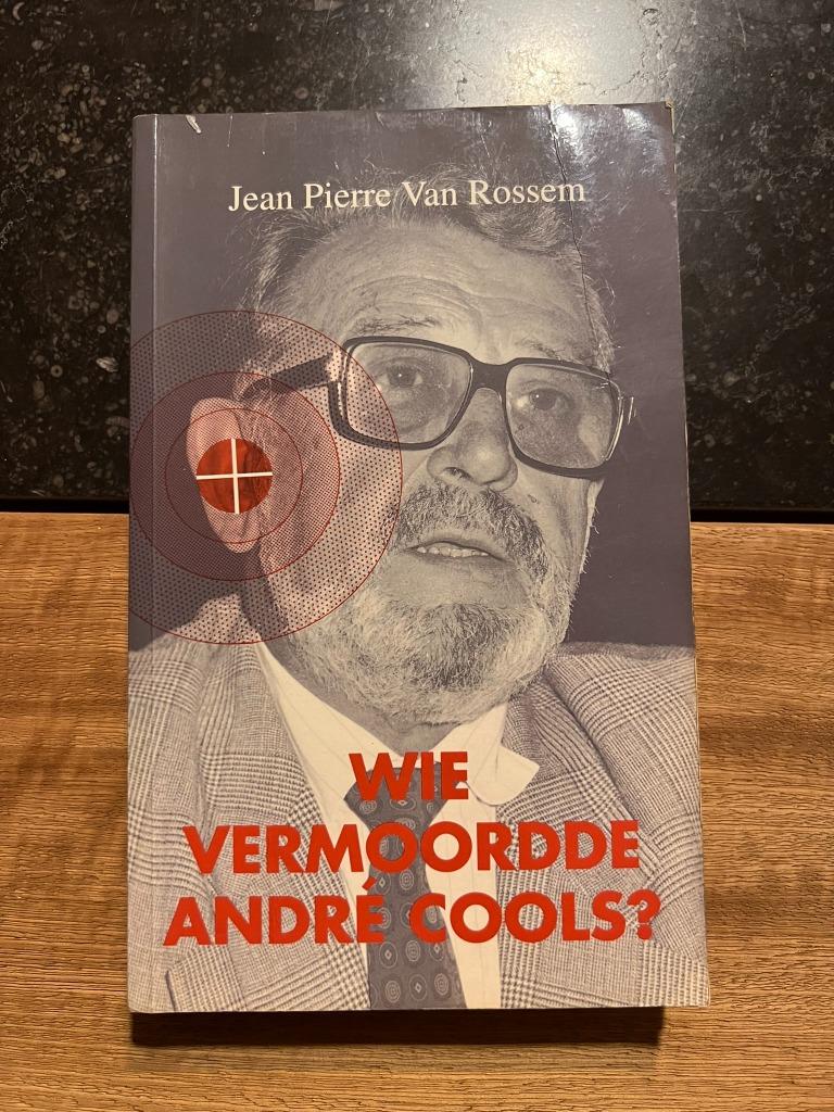 Wie vermoorde André Cools - Jean Pierre Van Rossem, Boeken, Ophalen of Verzenden, Gelezen, Maatschappij en Samenleving, Jean Pierre Van Rossem