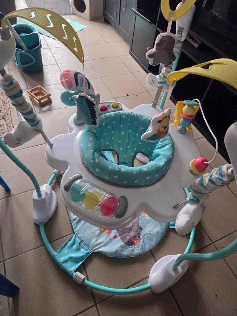 Speel en spring tafeltje heel leuk, Kinderen en Baby's, Speelgoed | Buiten | Speeltoestellen, Ophalen