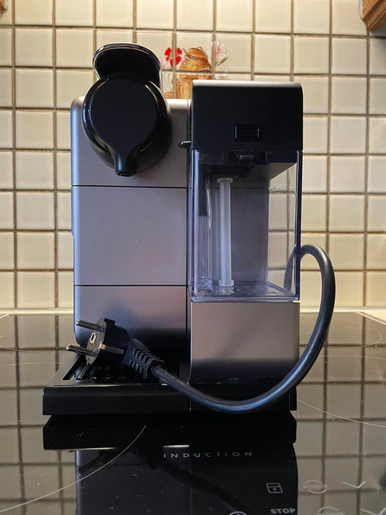 Nespresso Delonghi Lattissimo Touch type « ET 550 S », Machine à espresso, Réservoir d'eau amovible, Dosettes et capsules de café