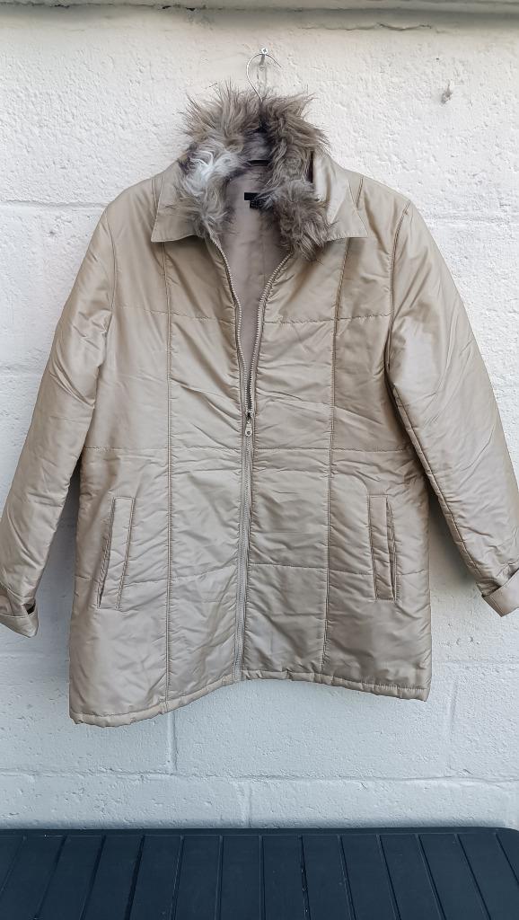 Etat impeccable -Manteau couleur beige col fausse fourrure Z, Taille 42/44 (L), Enlèvement ou Envoi, Comme neuf, Zara