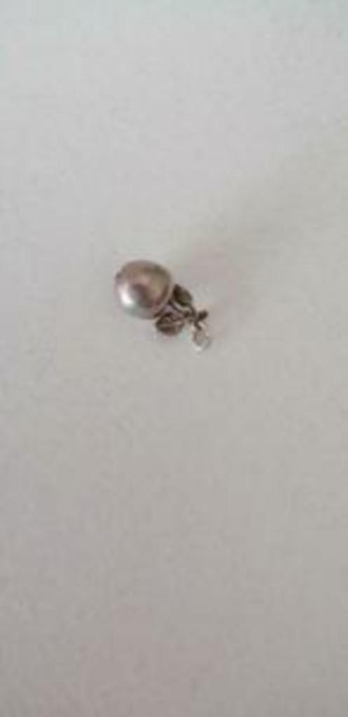 pendentif argent en forme de pomme ancien petit+++, Handtassen en Accessoires, Ophalen of Verzenden, Zo goed als nieuw, Zilver