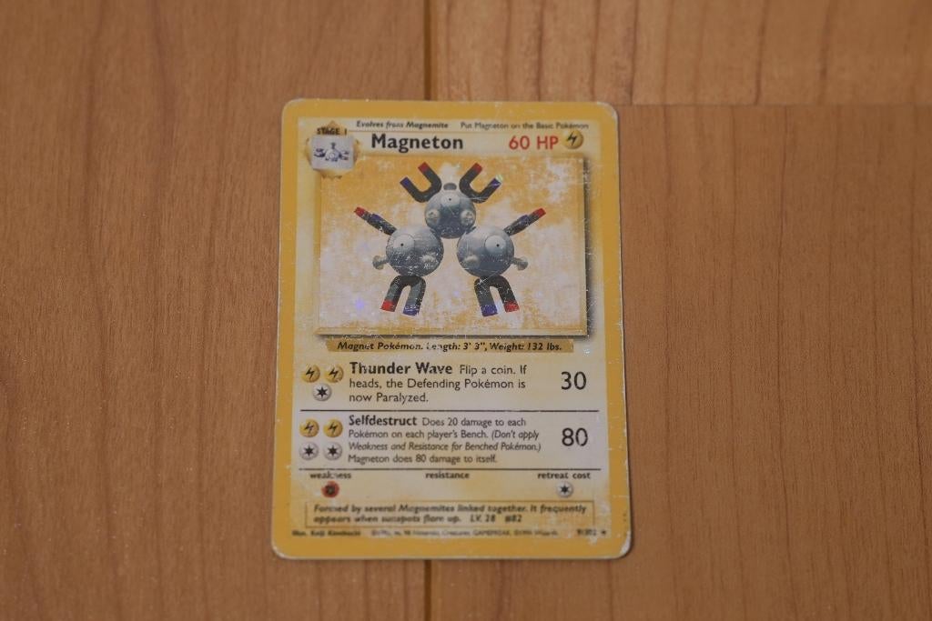Magneton Holo – Base Set Unlimited 1999 - PSA 1 schatting, Ophalen of Verzenden, Gebruikt, Losse kaart