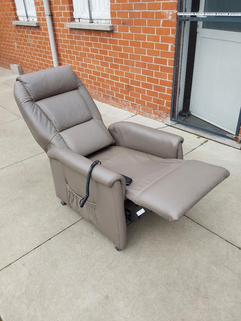 Elektrische relax zetel, Huis en Inrichting, Eenpersoons, Minder dan 75 cm, Leer, Zo goed als nieuw