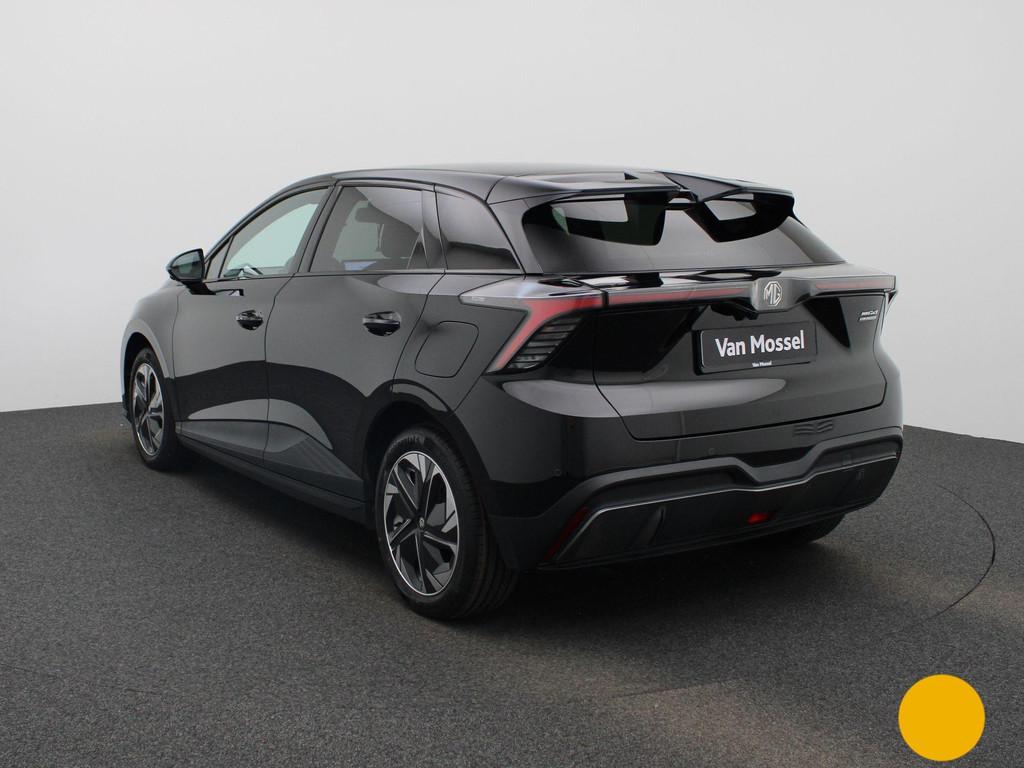 MG MG4 64 kWh Luxury Camera | PDC A | Zetelverwarming | Carp, Auto's, MG, Automaat, Gebruikt, 1675 kg, Zwart