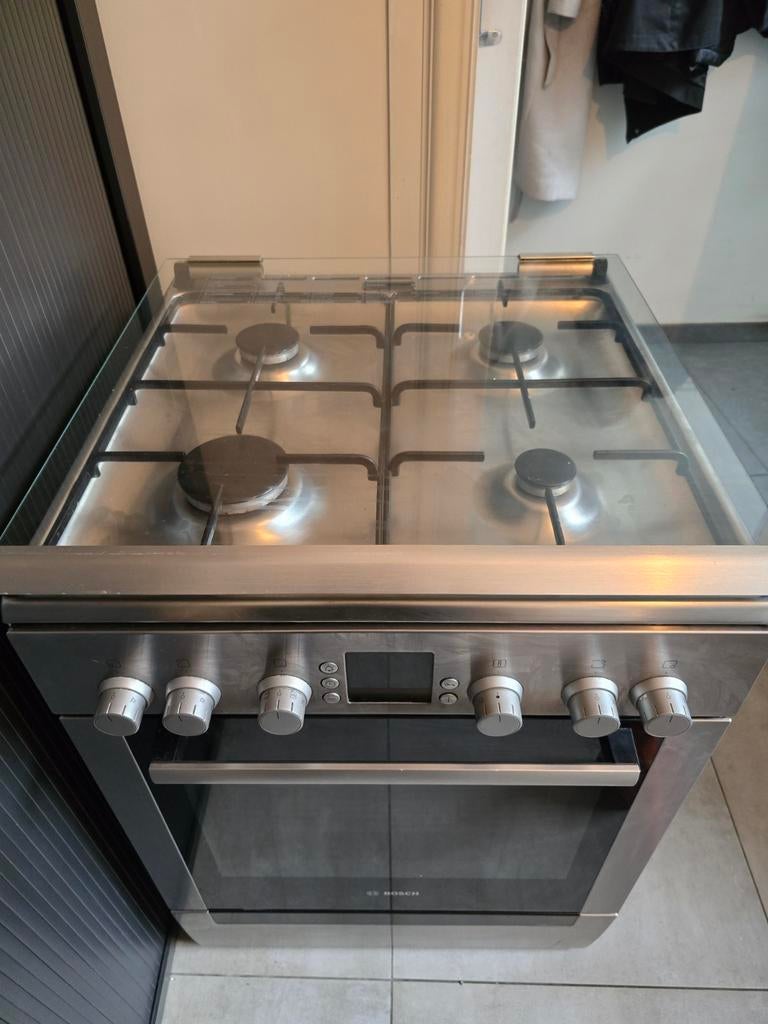 cuisinière à gaz avec four électrique (Bosch), Gaz, 85 à 90 cm, 4 zones de cuisson, Comme neuf
