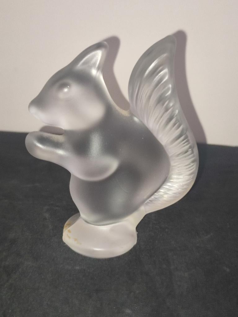 Sèvres cristal - eekhoorn, Enlèvement