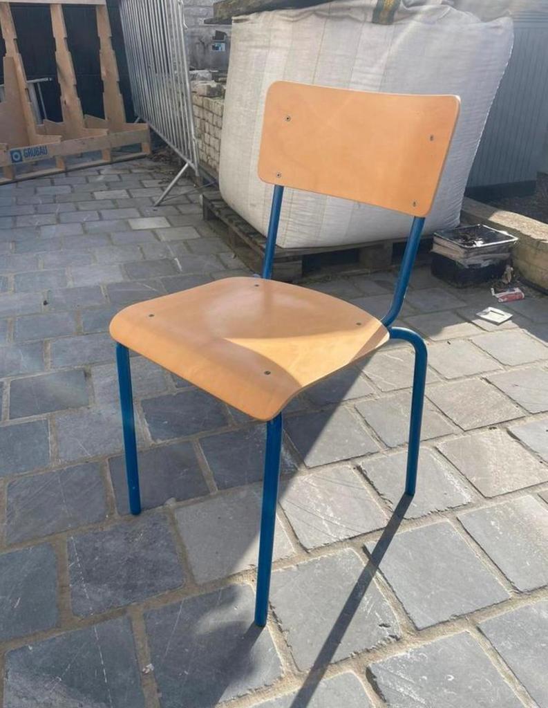 Belles chaises d'école anciennes, Enlèvement, Utilisé