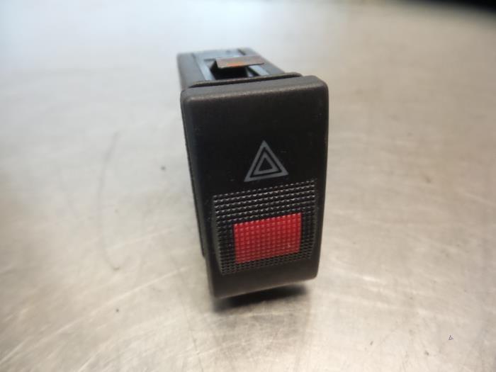 Commutateur éclairage d'urgence d'un Audi A8 (A8 94-), -, Audi, Utilisé, -