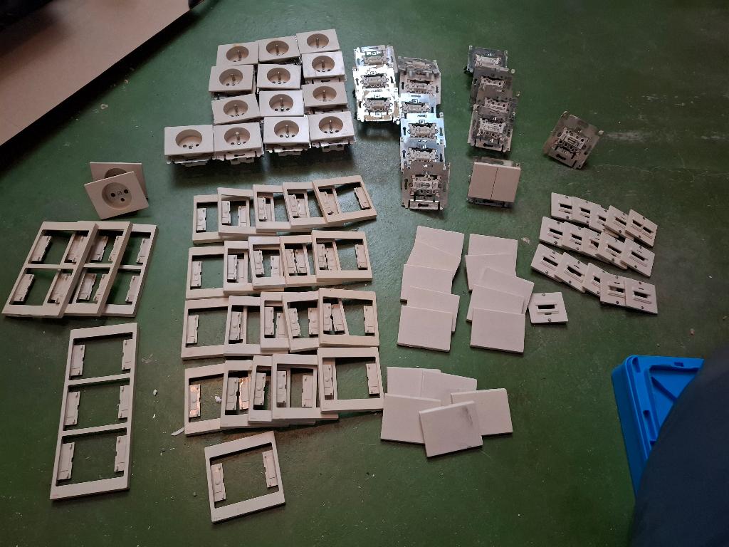 schakelmateriaal Niko, Doe-het-zelf en Bouw, Elektriciteit en Kabels, Ophalen, Gebruikt, Schakelaar