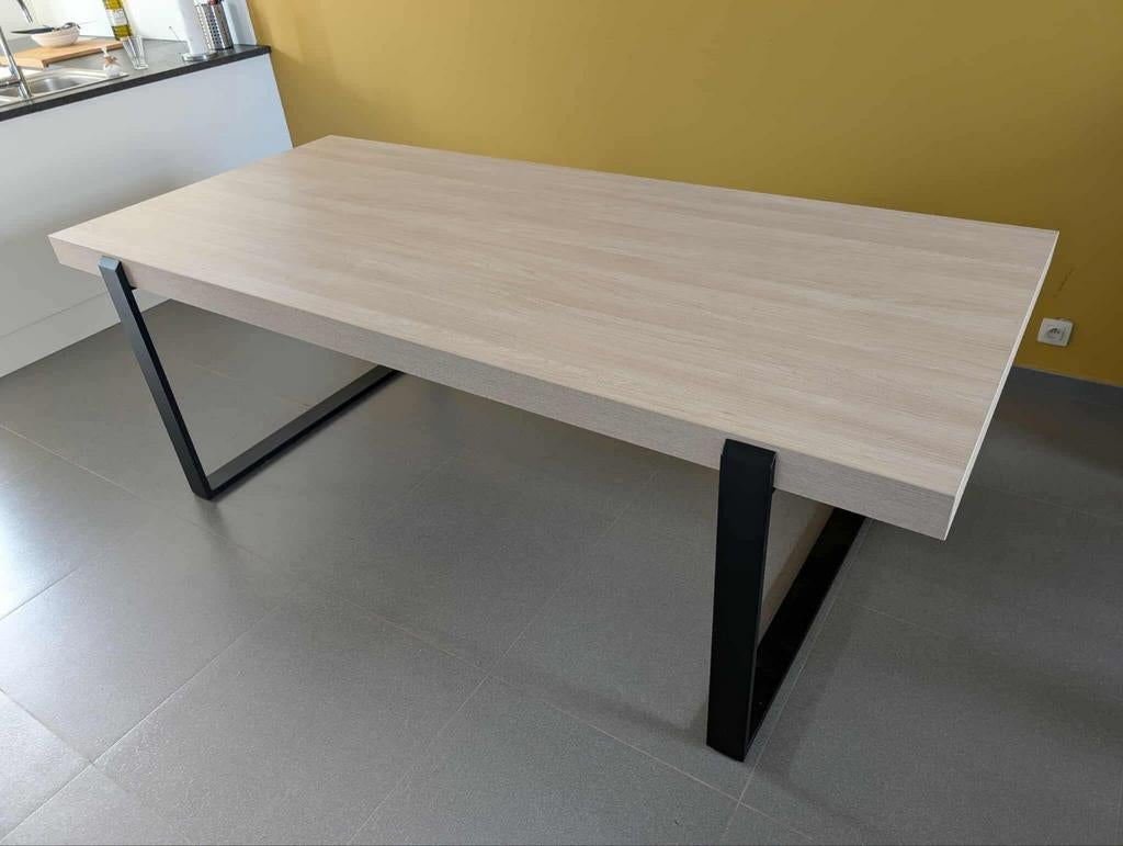 Te koop houten tafel, houten vitrine kast, houten tv meubel, Ophalen
