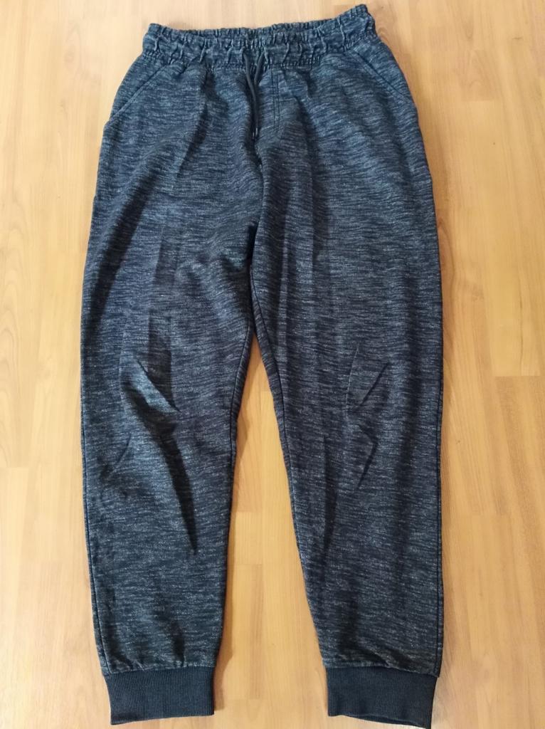 Donkergrijze joggingbroek mt L, Ophalen of Verzenden, Zo goed als nieuw, Maat 52/54 (L), Grijs