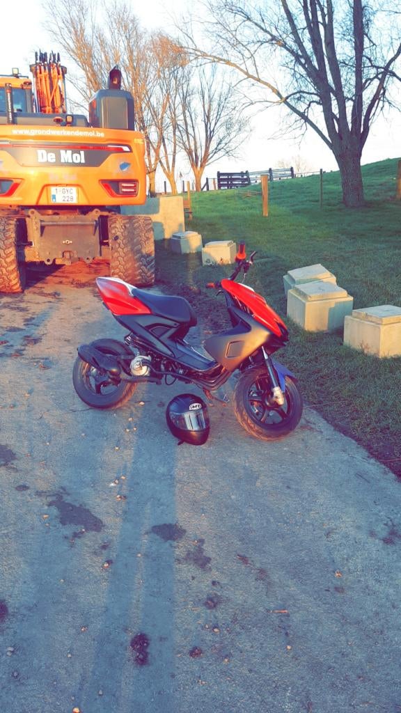 MBK|YAMAHA AEROX NITRO B -CLASS À VENDRE EN PIÈCES DÉTACHÉES, Vélos & Vélomoteurs, Enlèvement, Utilisé, Capot, Yamaha