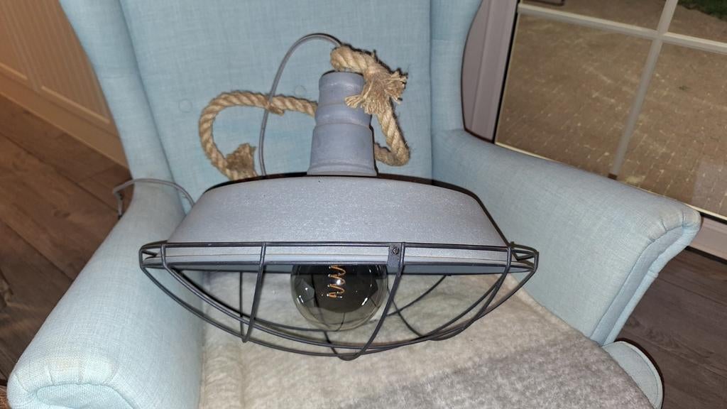 Industriële lamp met touw. Diameter 50cm. Inclusief peertje., Huis en Inrichting, Lampen | Hanglampen, Ophalen, 50 tot 75 cm, Zo goed als nieuw