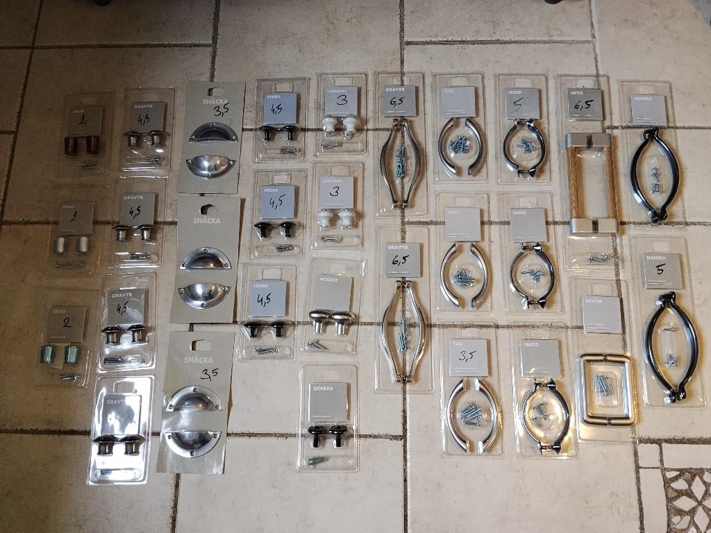 Lot de 58 poignées ou boutons de portes et meubles Ikea, Enlèvement, Neuf