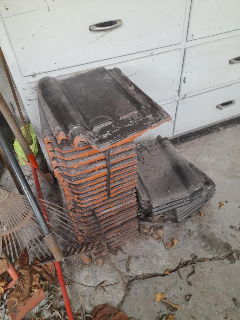 Gratis dakpannen, Doe-het-zelf en Bouw, Dakpannen en Dakbedekking, Ophalen, Zwart, Dakpannen