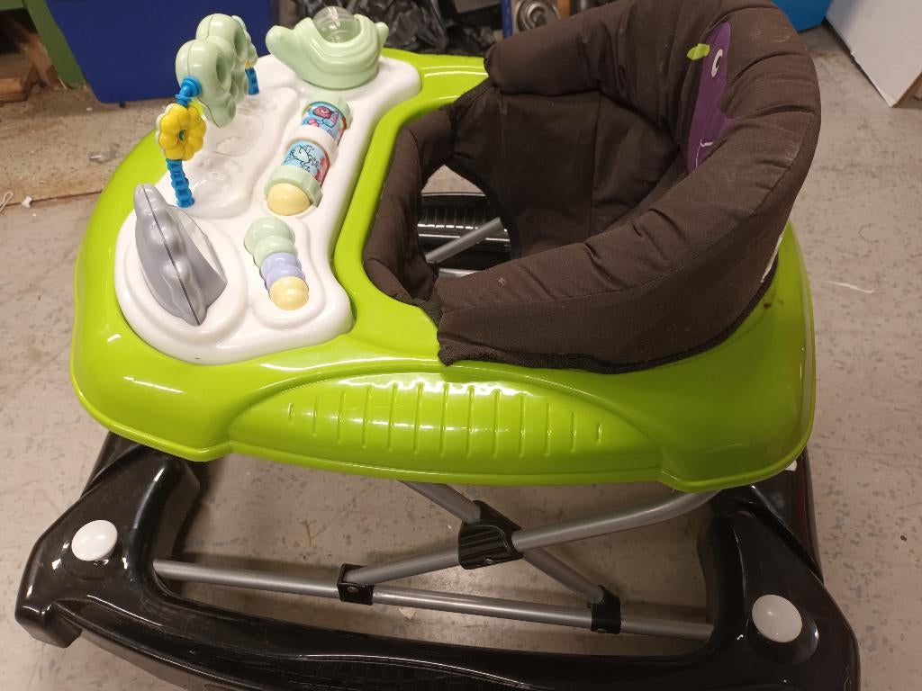 Trotteur pour bébé, Enfants & Bébés, Jouets | Jouets de bébé, Enlèvement, Utilisé, À roulettes