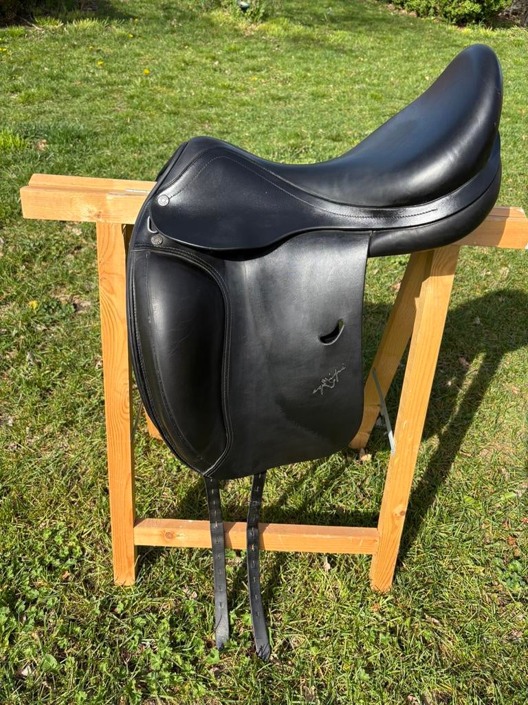 Dressuur zadel Equipe Emporio 17,5 inch, Dieren en Toebehoren, Ophalen, Gebruikt, Dressuur