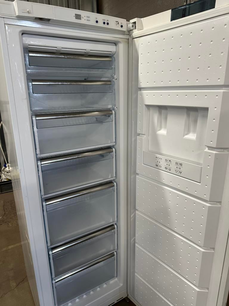 Diepvries bosch no frost, Elektronische apparatuur, Vriezers en Diepvrieskisten, Ophalen, Zo goed als nieuw