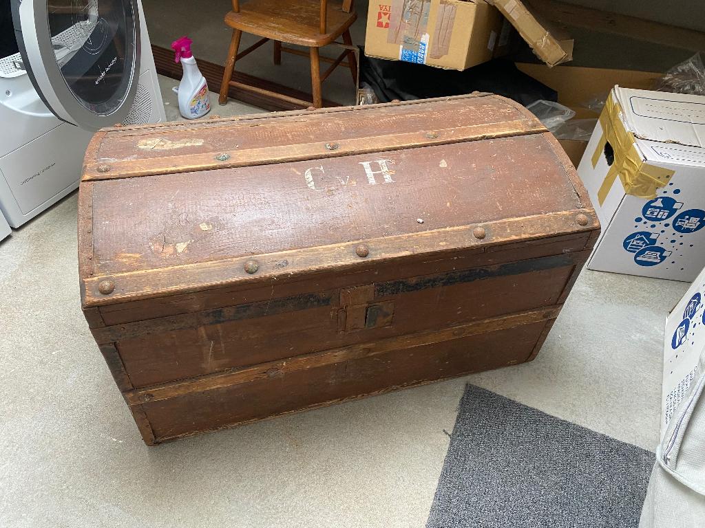 Étui de voyage ancien, Enlèvement