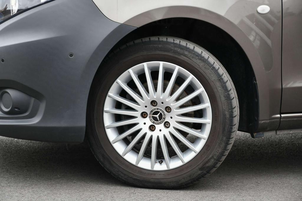 Mercedes-Benz Vito CAMERA*LEDER*NAVI*LANE ASSIST*AIRCO*TREKH, Auto's, Bestelwagens en Lichte vracht, Voorwielaandrijving, 4 deurs