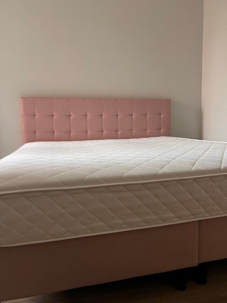 Sommier rose 180x200 cm avec matelas, Autres couleurs, Klassiek, Enlèvement, Utilisé