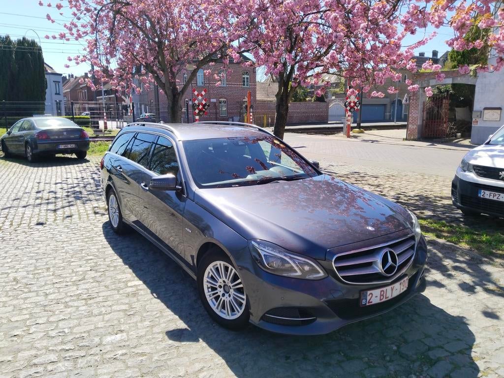 Mercedes E 200 bluetec, Autos, Mercedes-Benz, Boîte manuelle, Noir, 5 portes, Particulier